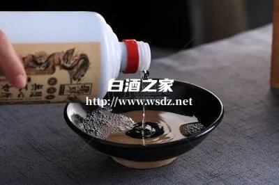 酱香酒的口感有点酸正常吗