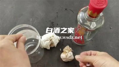 大蒜泡白酒多久可以喝