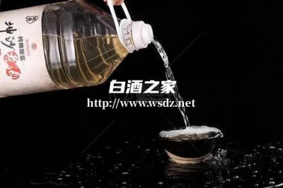 酱香白酒喝上去有点酸味为什么