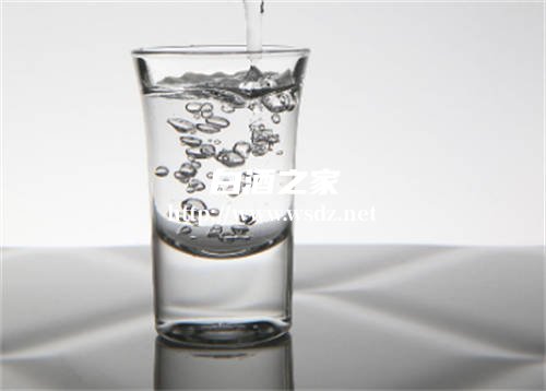 冰箱上层可以放白酒吗