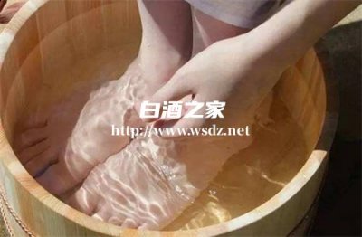 白酒加什么洗脚最好呢