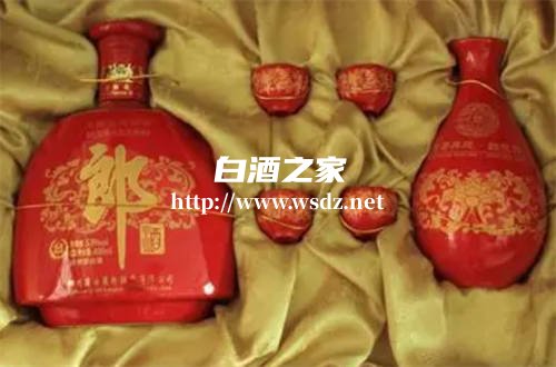 红花郎白酒盒子怎么开  1