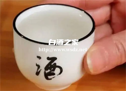 青花瓷浓香型白酒42度价格多少