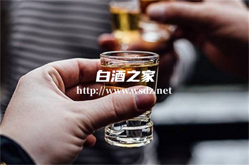 青花瓷浓香型白酒42度价格多少