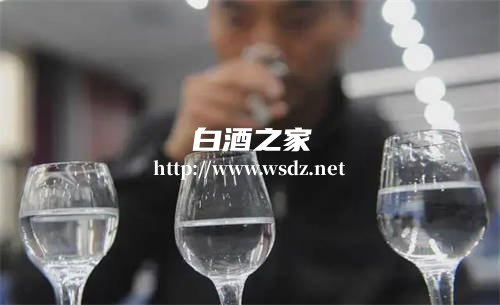 怎么分辨白酒是不是粮食酒