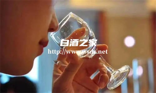 怎么分辨白酒是不是粮食酒