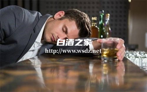 早晨空腹喝白酒的好处和坏处