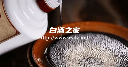 酱香白酒的最佳饮用期限  2