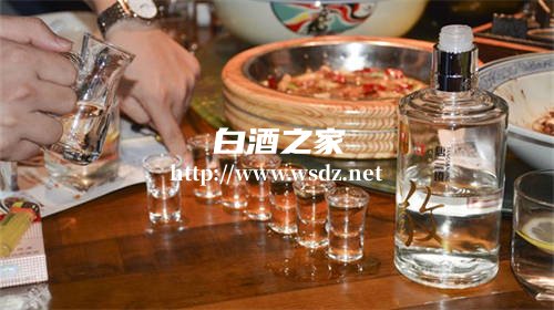 茅台镇酱香型白酒多少钱