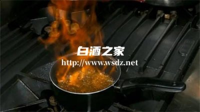 白酒炒菜可以放大蒜吗