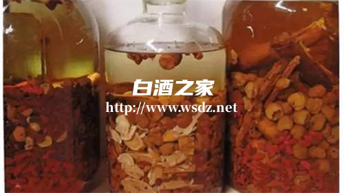 泡酒为什么要用差一点的白酒