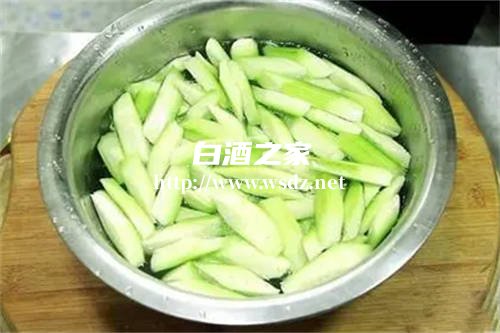 丝瓜泡白酒有什么好处