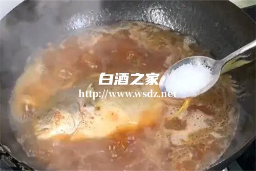 做鱼放白酒好还是料酒好