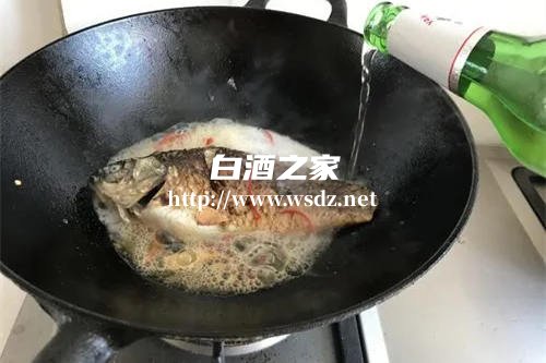 做鱼放白酒好还是料酒好