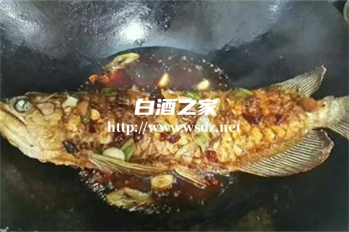 做鱼放白酒好还是料酒好