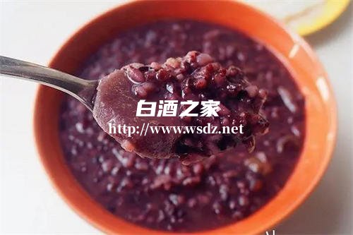 熬紫米粥里面加入白酒好吗  2