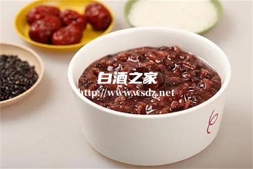 熬紫米粥里面加入白酒好吗  3