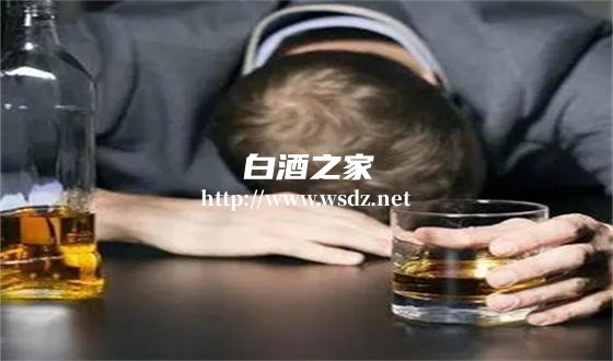 喝完白酒不停吐怎么缓解  2