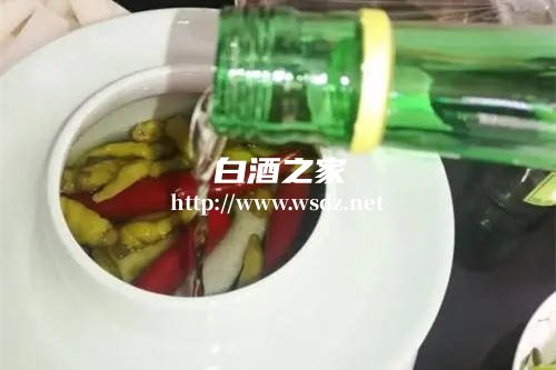 泡菜制作过程中加少量白酒作用是什么