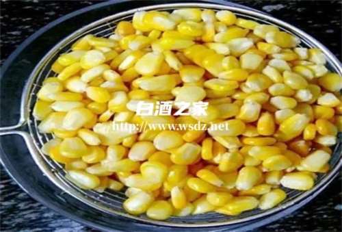 玉米用白酒泡多久才能吃  2