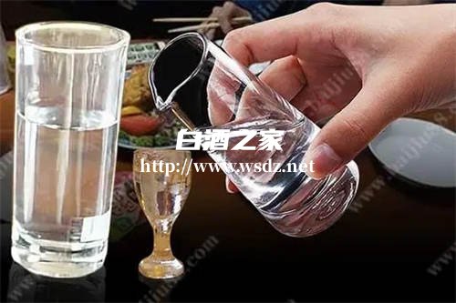 白酒兑水后度数就会降低吗