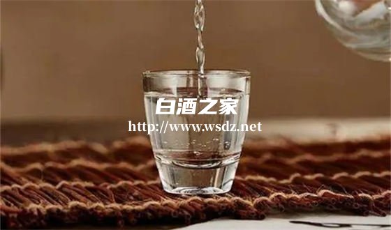 白酒放车里暴晒危险吗  3