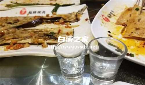 喝白酒之前吃鸡蛋好吗  2