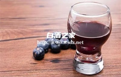 蓝莓汁可以兑白酒喝吗