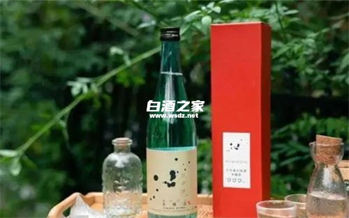 制作白酒用什么瓶子装  1