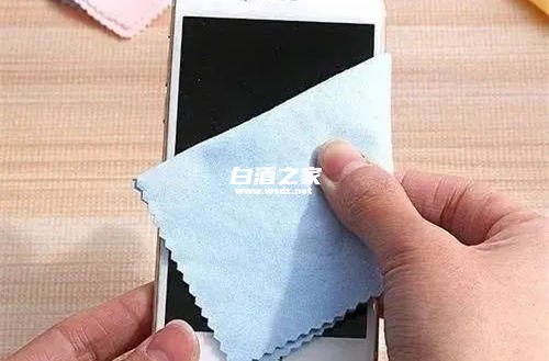 用白酒擦手机消毒有害吗  2