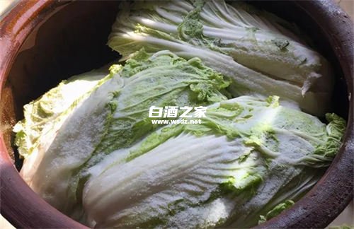 东北腌菜用白酒还是料酒  2