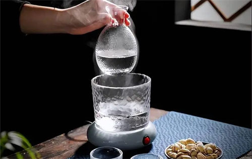 白酒一般什么温度喝最好，人久久酱酒为您介绍  3