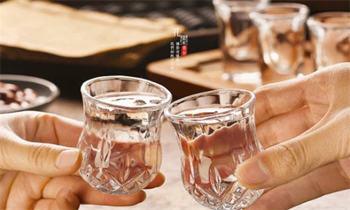 中午喝白酒几个小时可以开车  2