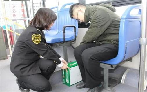 在城市坐公交可以带白酒吗  2