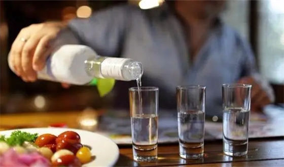 喝完白酒后大便次数减少  3