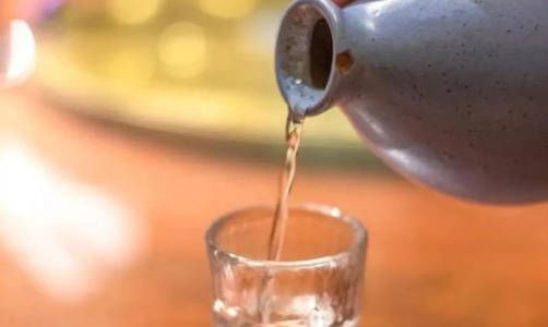 为什么有的白酒喝完嘴苦  3