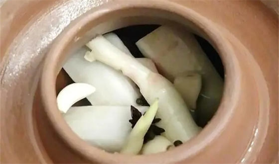 为什么泡菜要用白酒浸泡