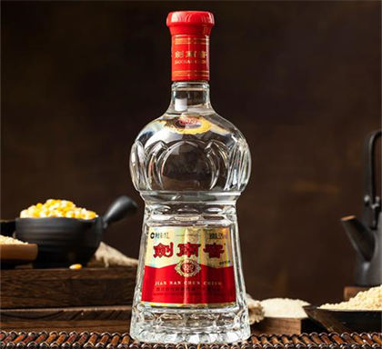 52度的白酒用来送礼哪个好些  3