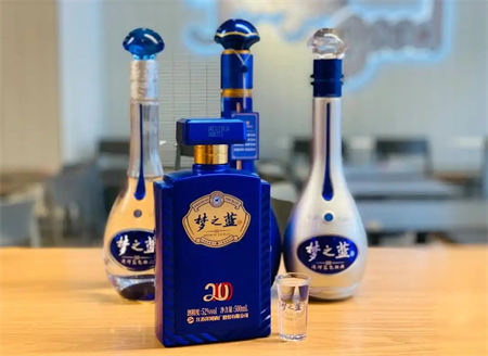 52度的白酒用来送礼哪个好些  4