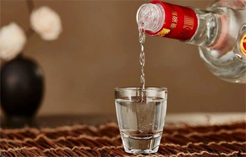 喝了少量的白酒能喂奶吗  3