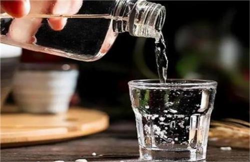 常喝高度白酒会损伤皮肤吗  3