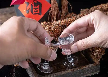 倒白酒有什么技巧吗  3
