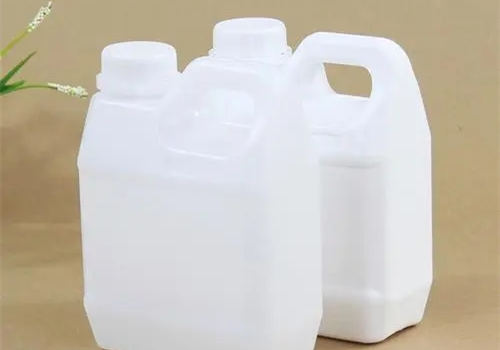 白酒和塑料的反应原理
