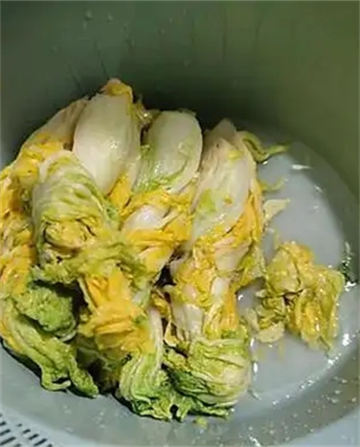东北用白酒泡白菜的功效  1
