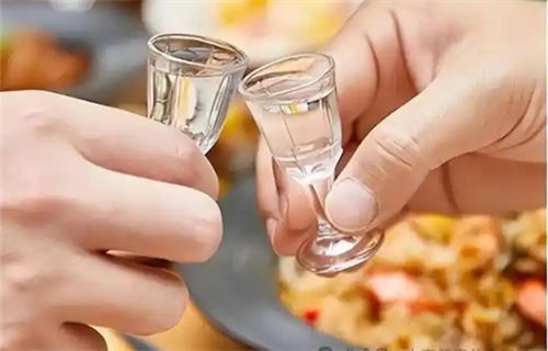喝了25毫升白酒多久可以开车  2