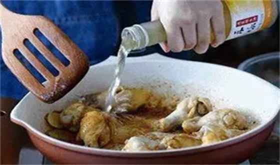 炖肉放白酒还是红酒好吃