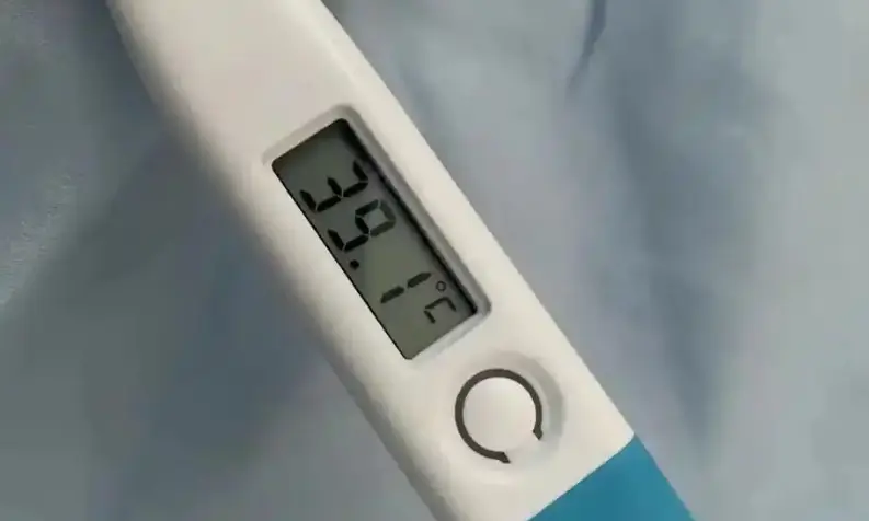白酒洗头可以退烧吗？发烧不能用白酒洗头  1