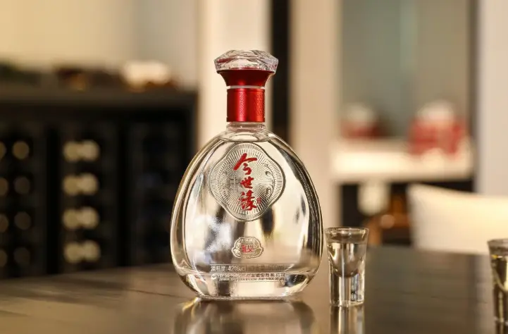 酱香白酒和浓香白酒有什么区别，哪种更好