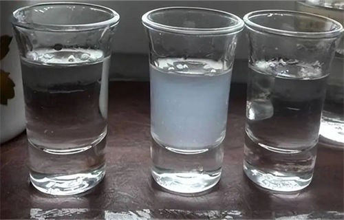 白酒加热后有白色絮状物是为啥