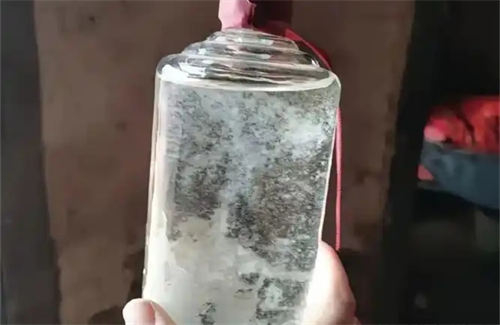 白酒加热后有白色絮状物是为啥  2